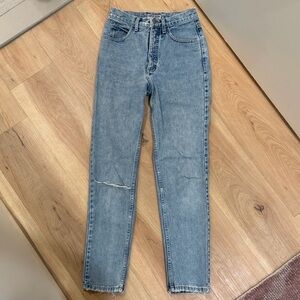 Guess Originals Vintage Mom Jean Light Wash Logo Patch Size 27 High Rise Skinny